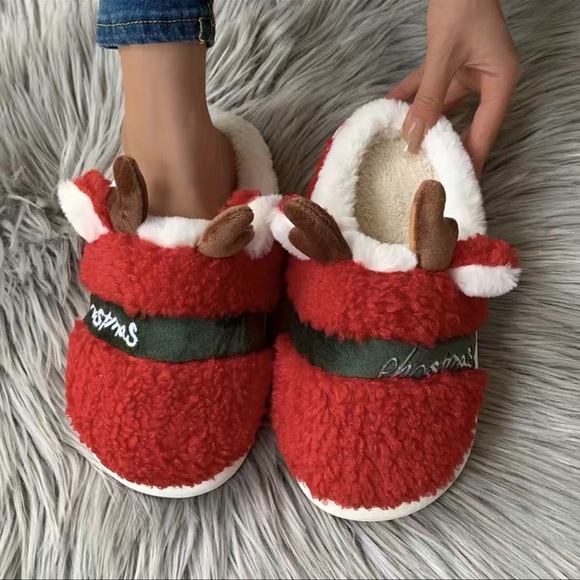 NWT Cute Christmas Reindeer Plush Memory Foam Slippers. - Picture 8 of 13